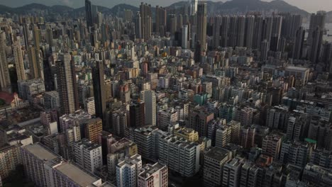 Wolkenkratzer-Enthüllen-Eine-Drohne,-Die-über-Hongkong-Geschossen-Wurde