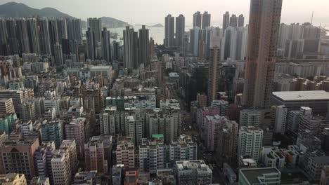 Urbane-Drohne-über-Kowloon-Hongkong-Geschossen