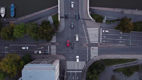 Intersection-with-traffic-viewed-from-above