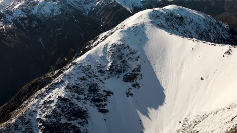 El-Paisaje-Aéreo-Revela-Los-Picos-Nevados-De-Los-Alpes-Del-Sur-En-Nueva-Zelanda