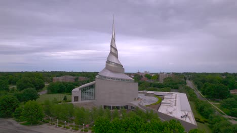 Back-away-from-the-temple-at-and-viewing-the-assembly-hall-at-Independence-Missouri-with-the-Church-of-Christ,-Community-of-Christ,-Remnant-and-The-Church-of-Jesus-Christ-of-Latter-day-Saints