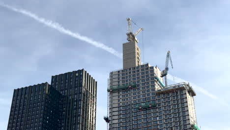 Close-up-skyscrapers-being-constructed-with-cranes-in-Croydon,-England
