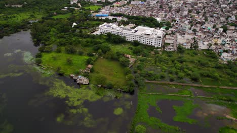 Aerial-View-Flying-Towards-Lakend-Hotel-In-Udaipur
