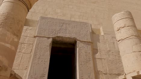 Entrance-to-the-mortuary-cult-complex-in-Hatshepsut-temple,-columns-and-the-coronation-ritual,-hieroglyphs