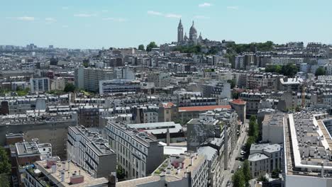 Stadtzentrum-Von-Paris-Mit-Montmartre-Und-Sacre-Coeur-Oder-Herz-Jesu-Basilika-Im-Hintergrund