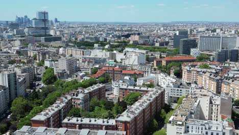 Paris-cityscape-with-Judicial-Court-in-background,-France