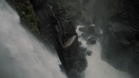 Viewing-Balcony-Reveal-Stunning-Pailon-del-Diablo-Waterfall-In-Rio-Verde,-Ecuador