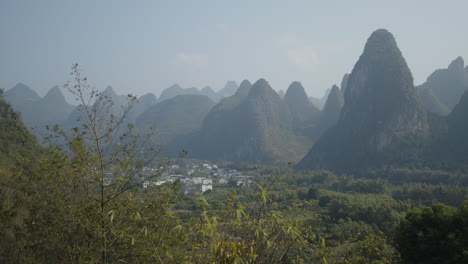 Montañas-Icónicas-De-Guilin-En-China