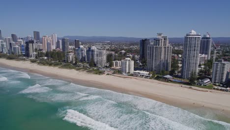 Surfers-Paradise-Beach-With-Beachfront-Urban-Skyline-In-Queensland,-Australia-At-Summer