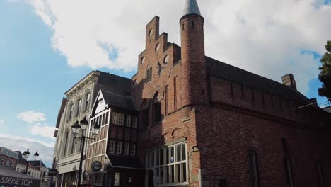 Uno-De-Los-Edificios-De-Ladrillo-Y-Piedra-Más-Antiguos-De-Los-Países-Bajos