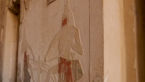 Arte-Mural-Que-Representa-La-Historia-En-El-Templo-Mortuorio-De-Hatshepst