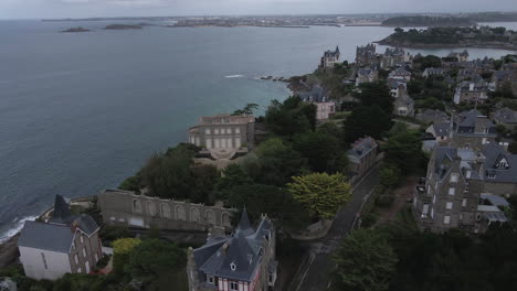 Aerial-forward-over-luxurious-houses-along-emerald-coast,-Dinard-in-Brittany