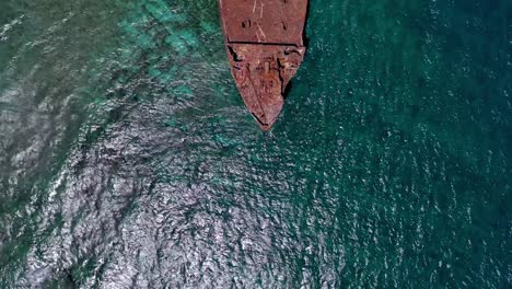 Top-down-aerial-over-Kaiolohia-Shipwreck-in-Lana'i,-Hawaii