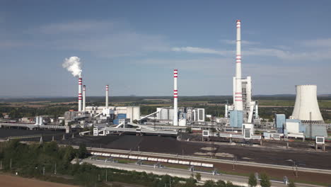 Luftaufnahme-Des-Industriegebiets-Mit-Kohlekraftwerk-Und-Müllverbrennungsanlage