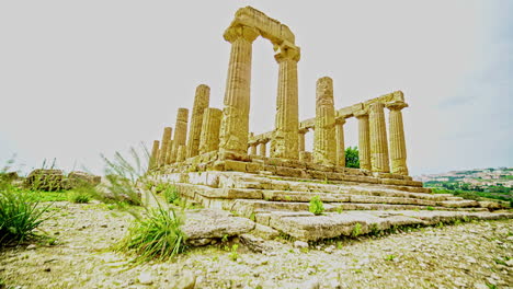 Giunone-Temple,-Valley-of-the-temples-in-Agrigento,-Siciliy
