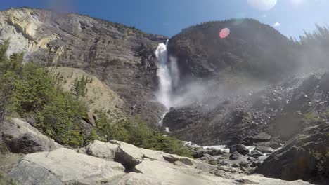 Hermoso-Takakkaw-Falls-Time-Lapse-Parque-Nacional-Yoho