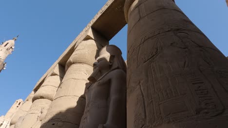 Look-up-of-carved-pillars-and-statue-of-Luxor-Temple,-Egypt