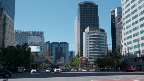 Daytime-Traffic-At-The-Intersection-Near-Seoul-City-Hall-In-Jongno-gu,-Downtown-City-Of-Seoul-In-South-Korea