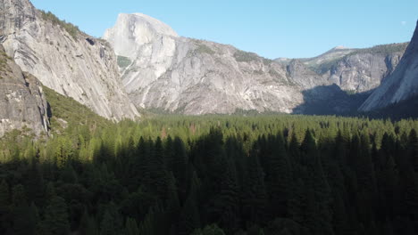 Yosemite-National-Park,-aerial-view-of-the-forest