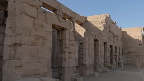 Touristen,-Die-Ruinen-Des-Luxor-tempels-In-ägypten-Besuchen