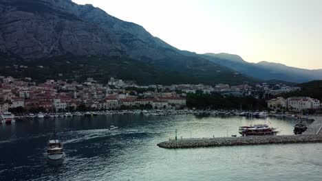 4K-Footage-of-a-Ferry-leaving-the-Croatian-Port-of-Lukobran-Maraska