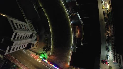Drone-takes-the-top-down-shot-of-the-Malacca-River-in-Malacca-City,-Malaysia,-at-nighttime