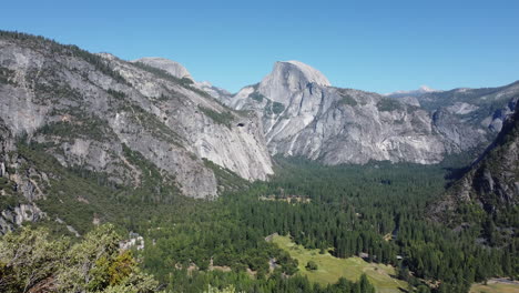 Yosemite-National-Park,-stabilized-the-aerial-view-of-the-valley-in-front-of-the-half-dome