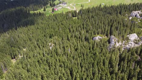 Wolken-Ziehen-Nach-Südosten-über-Die-Karpaten