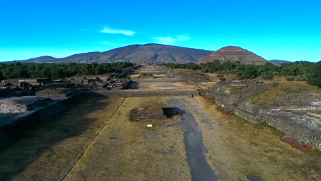 Aerial-view-over-the-Aztec-Ruins-National-Monument,-in-sunny-San-Juan,-Mexico