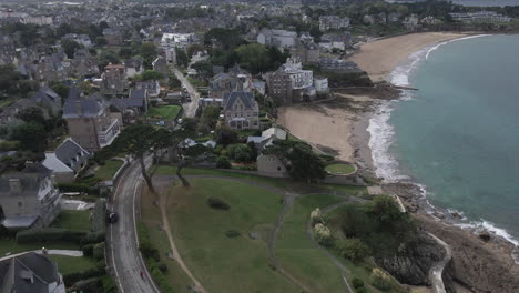 Luxurious-hotels-and-houses-along-Dinard-coast-in-Brittany,-France