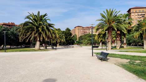 City-park-with-palm-trees-on-a-sunny-day-in-Zaragoza,-Spain