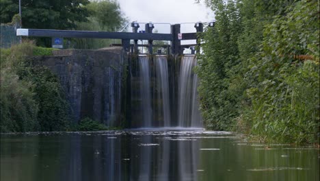 Time-Lapse-Of-Old-Water-Sluice-Gate-At-Dublin-Canal,-Ireland-On-A-Sunny-Day