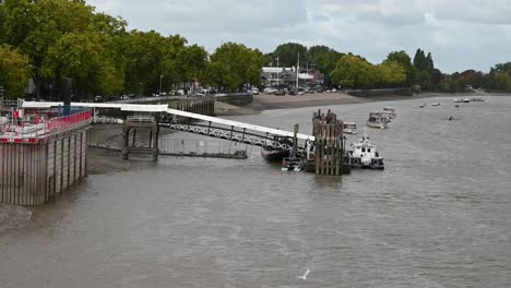 The-multiple-boats-floating-in-Putney,-viewed-from-Putney-Bridge,-London,-United-Kingdom