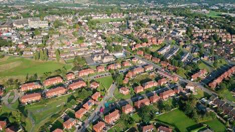 Luftvideoaufnahmen-Des-Berühmten-Dewsbury-Moore-In-West-Yorkshire,-Großbritannien,-Sind-Eine-Typische-Wohnsiedlung-Im-Stadtratsbesitz-In-Uk-Videoaufnahmen,-Die-Per-Drohne-Aufgenommen-Wurden