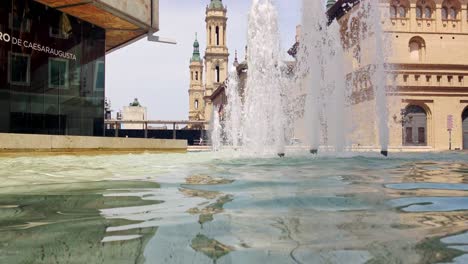Water-of-fountain-splashing-in-downtown-Zaragoza,-Spain