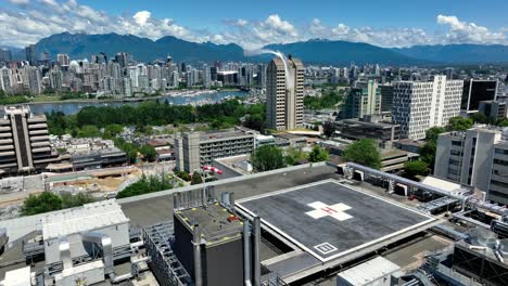 Pájaros-Volando-Sobre-El-Helipuerto-Del-Hospital-General-De-Vancouver