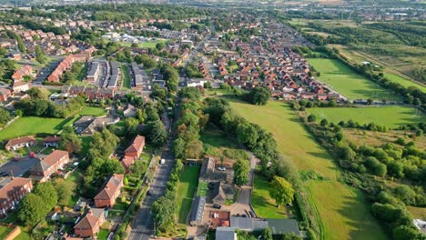 Luftaufnahmen-Des-Berühmten-Dewsbury-Moore-Im-Vereinigten-Königreich-Sind-Eine-Typische-Wohnsiedlung-Im-Besitz-Einer-Städtischen-Verwaltung-Im-Vereinigten-Königreich-Videoaufnahmen,-Die-Per-Drohne-Aufgenommen-Wurden