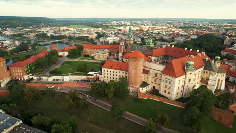 Historic-Wawel-Castle-in-Krakow,-Poland