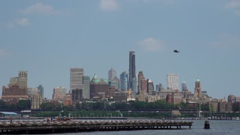 Helicopter-landing-on-a-platform-in-Manhattan,-New-York