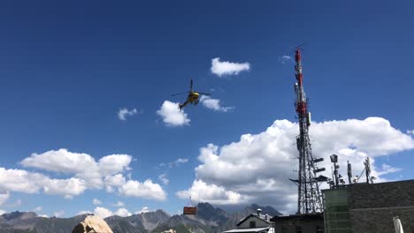 Einsätze-Eines-Hubschraubers-Auf-Dem-Mont-Blanc