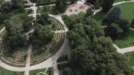 Geometric-shapes-of-Thabor-gardens,-Rennes-in-France