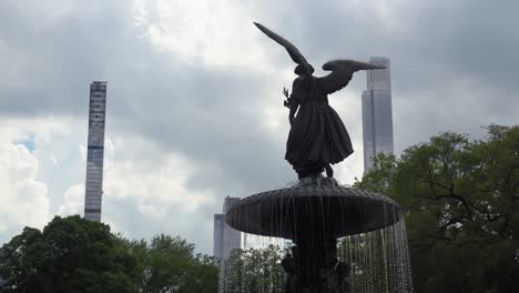 Closeup-view-of-a-water-fountain-and-sculpture-against-a-background-of-New-York-City-skyline-1
