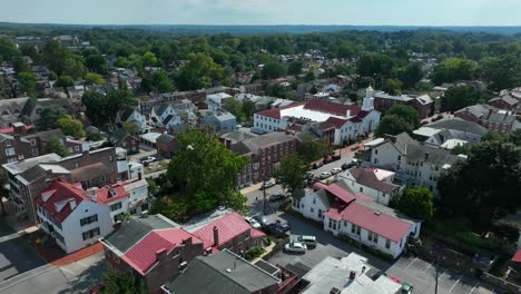 Aerial-drone-footage-of-quiet-neighborhood-in-city-suburb