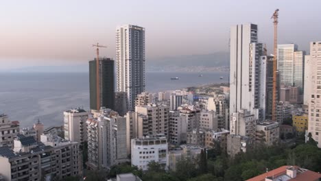 Luftaufnahme-Auf-Dem-Dach-Der-Stadt-Beirut,-In-Der-Nähe-Der-Al-Hamra-Straße-Libanon-Bei-Sonnenuntergang