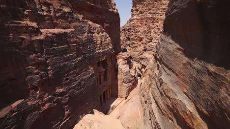 Templo-Al-khazneh-En-Las-Ruinas-De-Petra,-Jordania,-Vista-De-ángulo-Alto
