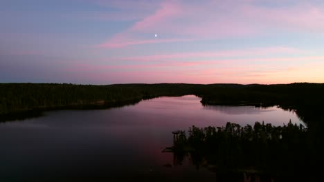 Sonnenuntergang-über-Einem-See-Im-Norden-Von-Ontario,-Kanada