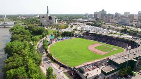 Winnipeg-Goldeyes-baseball-game,-downtown-Winnipeg-skyline