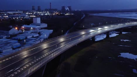 Luftbild-Modern-Beleuchtet-Ruhig-Autobahn-Spuren-Kreuzung-Verkehr-Links-Abdriften