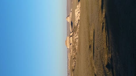 Toma-Aérea-Vertical-De-Drones-De-Buttes-En-Pastizales-De-Pawnee