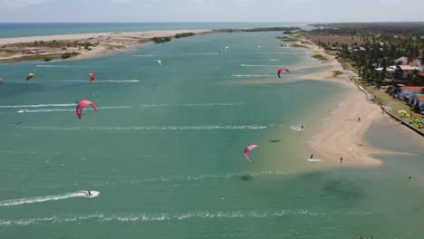 Kitesurfistas-Navegan-Y-Juegan-En-La-Ventosa-Costa-De-Ilha-Do-Guajiru-En-Brasil